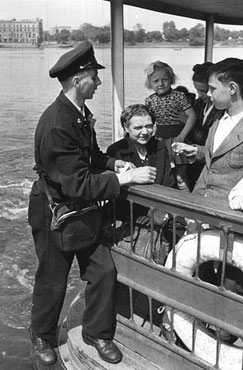 Alsterdampferschaffner 1949