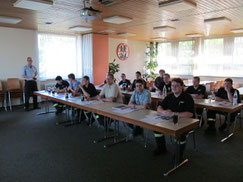 Die Ausbildung beginnt in der Theorie