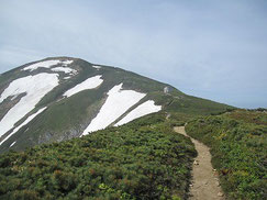 最後の尾根道より大朝日を望む