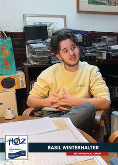 Basil Winterhalter, HOZ Crew Member, in kreativer Arbeitsatmosphäre während eines Hochseescheinkurses in Frankreich.
