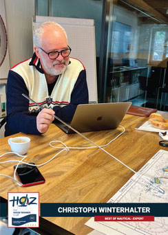 Christoph Winterhalter, Gründer der HOZ Gruppe, Entwickler des NAKAD | FIRST NAUTICAL GPT, am Arbeitsplatz im HOZ Hochseezentrum