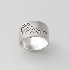 hashka-fusion-bague-contemporaine-bombée-graine-argent-artisans-bijoutiers-joaillers
