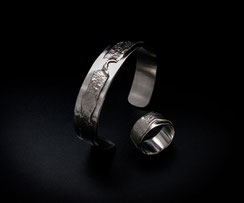 Hashka Fusion, bijoutiers créateurs. Collection "Moon" en argent forgée à la main. Bijoux hommes-femmes