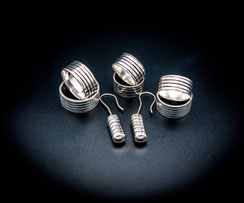 Hashka Fusion, bijoutiers créateurs. Collection "Héliks" en argent forgée à la main. Bijoux hommes-femmes