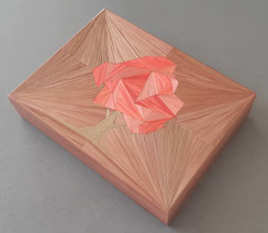 Dimension 20,5 x 16 ht 4,5 cm . Intérieur brut . Prix 129 €. DISPONIBLE