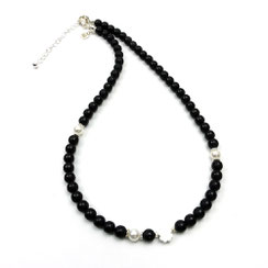 Damen-Halskette kurz schwarz-weiß, Kleeblattperle, Onyxperlen, Muschelkernperlen