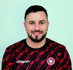 Tobias Uschold  17