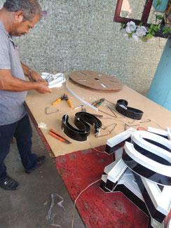 FABRICACIÓN DE LETRAS EN ACRÍLICO Y ALUMINIO