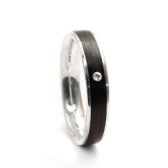 Ehering aus Silber mit Holz und Kristall