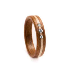 Hochzeitsringe aus Holz Kirsch Ahornlinie mit 3 Swarovski Kristalle