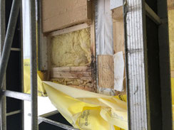 Ursache: Fehlende Abdichtung bei Fensterbank