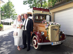 Buchen Sie bei uns im Großraum von Bad Neuenahr-Ahrweiler Ihre Hochzeitsfahrt mit dem Oldtimer