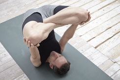 Die Ashtanga Yoga Praxis erfordert Konzentration und Hingabe. astau yoga