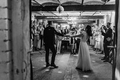 Hochzeitsfotograf Berlin Scheune Hochzeitsfotografie Brandenburg Brautpaar