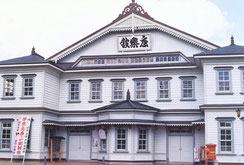 小坂の街を歩く