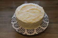 froste cake with white chocolate frosting