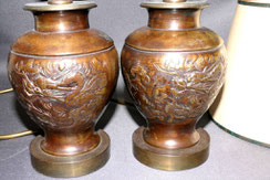 Zwei kleine Tischlampen chinesischer Stil Bronze Drachenmotive H. 32,0 cm, € 175,00