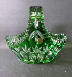 Kristallglas Korb, Schale Beyer-Glas, Grüner Überfang, handgeschliffen, H. 18 cm, € 90,00