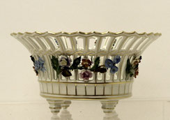 Korb-Schale, Porzellan Potschappel Dresden handbemalt Blütenbesatz, ca 1920, € 380,00