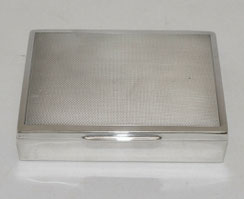 Silberne Zigaretten Dose, 90er Auflage, Zedernholz, 2,5 x 8,7 x 11,5 cm, € 95,00