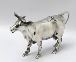 Milchkännchen in Form einer Kuh Hanau 800er Silber L. 19,5 cm,