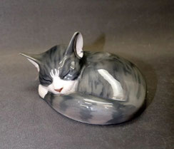 Royal Copenhagen Figur Erik Nielsen "SchlafendeTabby Katze" Nr. 422 H. 8,0 cm, € 145,00