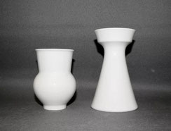 2er Set KPM Berlin Porzellan Vasen weiß H. 12,5 cm & H. 9,5 cm, € 60,00
