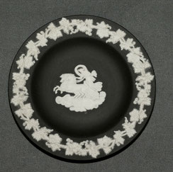 Wedgwood, England,Jasperware, schwarz, Tellerchen, Ø 11,0 cm, € 29,00