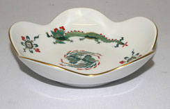 Meissen Schälchen Reicher Drache grün rot-Gold schattiert H. 4,0 cm,D. 14,5 cm, € 120,00