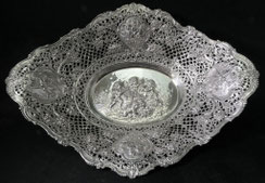 Große Silberschale, Durchbruchkorb, Putten, 800er Silber, 705 g. 41,8 x 31,5 cm