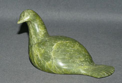 Inuit Art, Kanada, grüner Serpentin, schwimmender Wasservogel, signiert, 14,5 cm, € 280,00