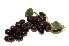 Edelstein Weintraube aus Jade geschnitzte Blätter rot lackiert 688 g. L. 24,0 cm, € 120,00