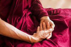 Hände in Meditationshaltung