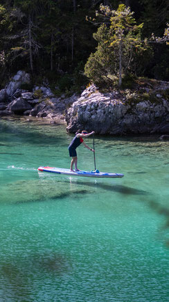 Stand-up-Paddling als Ganzkörpertraining in herrlicher Atmosphäre