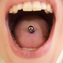 Piercing langue Bananabell Genève