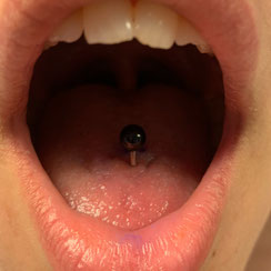 Piercing langue Bananabell Genève