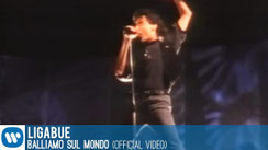 Screenshot tratto dal videoclip ufficiale del brano.