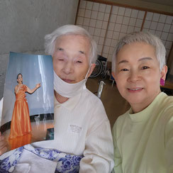 4月: 自分の写真を見て「格好いい」と自画自賛