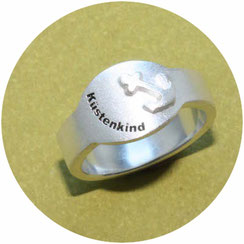 Bild: Ring mit Anker und Küstenkind als Schriftzug