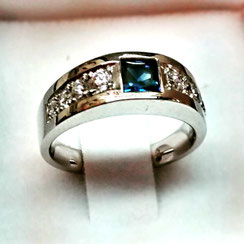 Anillo diamante azulino