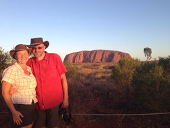 Vor dem Ayers Rock (Uluru)