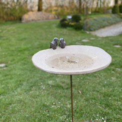 Vogeltränke aus Keramik mit Vogelpaar, frostsicher
