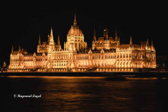 budapest parlamentsgebaeude 