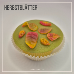 Modellieranleitung für bunte Herbstblätter aus Marzipan als Deko für Kuchen zum Thema Herbst.