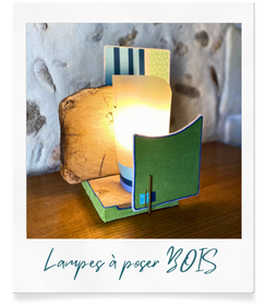 Lampe à poser artisanale déco et design avec socle bois et tissu effet velours vert et tissu graphique vert et bleu
