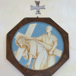 Simon de Cyrène aide Jésus à porter sa croix