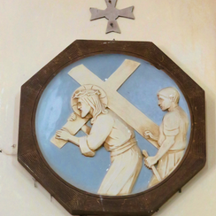 Jésus est chargé de sa croix