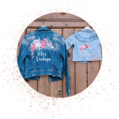 bruidsmeisjes met spijkerjasje net als bruid, waar laten maken