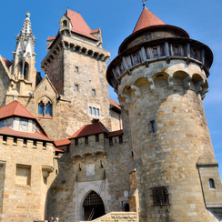 Замок Кройценштайн ( Burg Kreuzenstein) Нижняя Австрия (Niederösterreich) Австрия