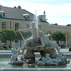 Почетный двор дворца Шенбрунн Фото Вена. Австрия. Ehrenhof. Schloss Schönbrunn